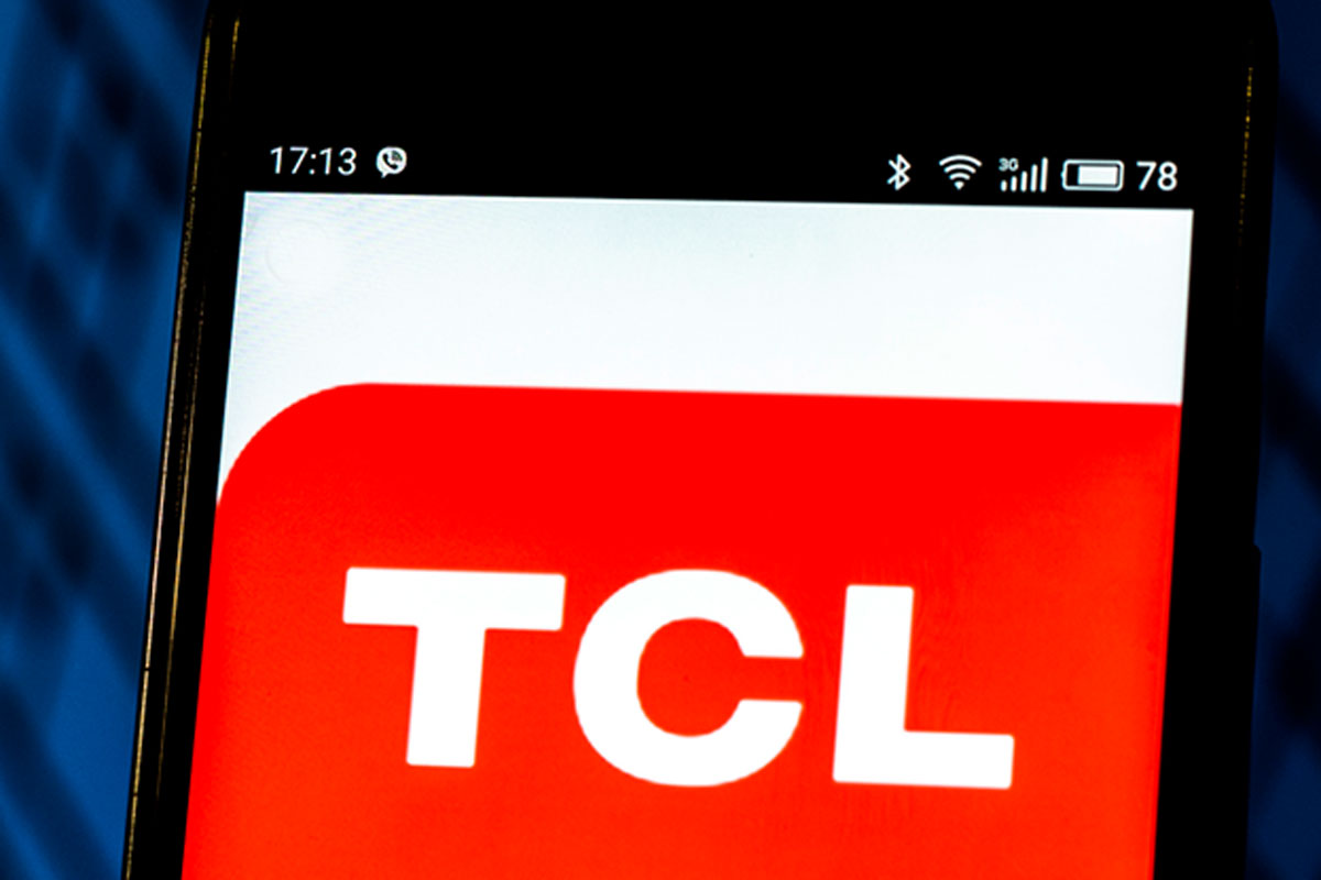 TCL از صفحه‌نمایش رول‌ شدنی برای گوشی رونمایی کرد 