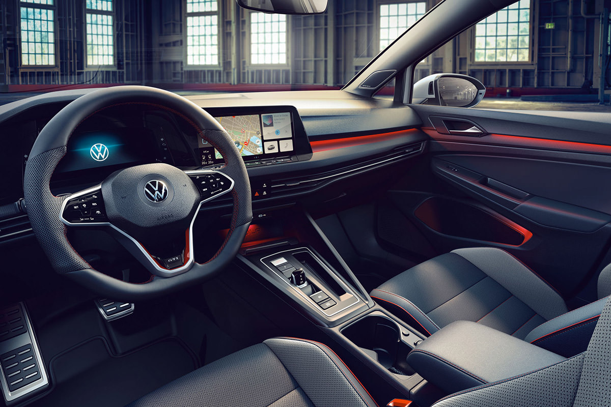 نمای داخل کابین هاچ بک / Hatchback فولکس واگن گلف جی تی آی کلاب اسپرت / 2021 Volkswagen Golf GTI Clubsport سفید رنگ