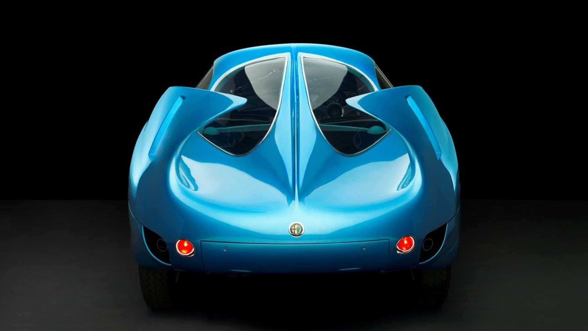نمای عقب خودروی مفهومی آلفا رومئو / Alfa Romeo B.A.T. Concept Car با رنگ آبی