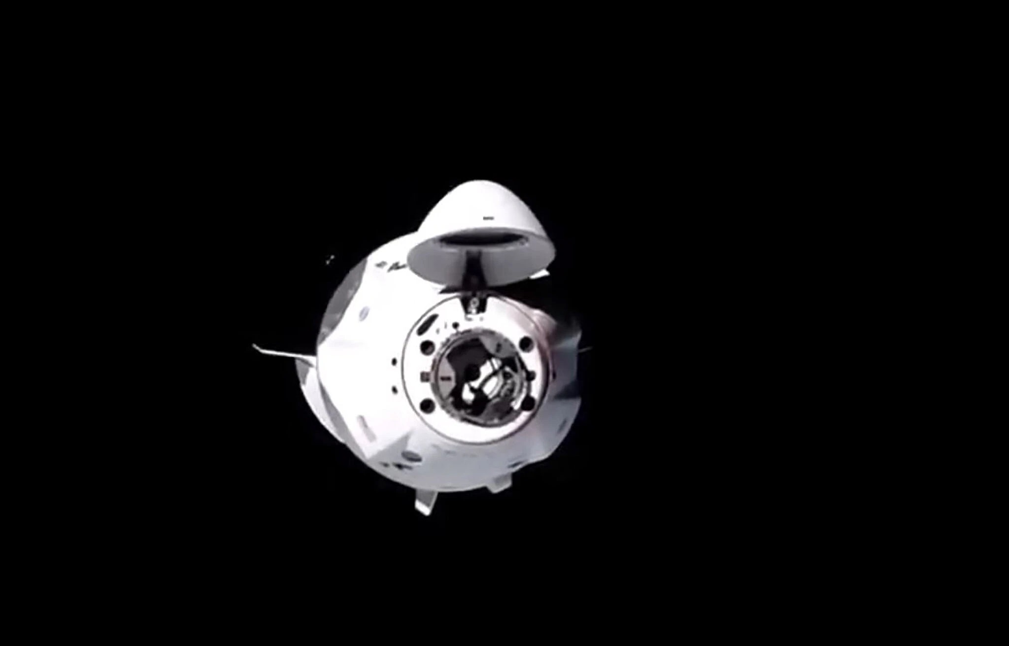 فضاپیمای کرو دراگون اسپیس ایکس، چهار فضانورد ناسا را به ایستگاه فضایی بین‌المللی رساند