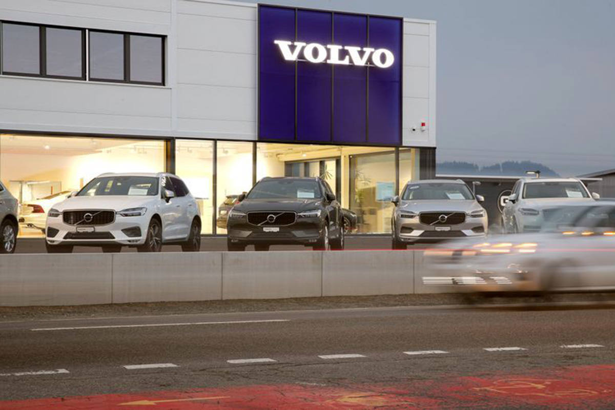 خودروهای ولوو / Volvo در پارکینگ