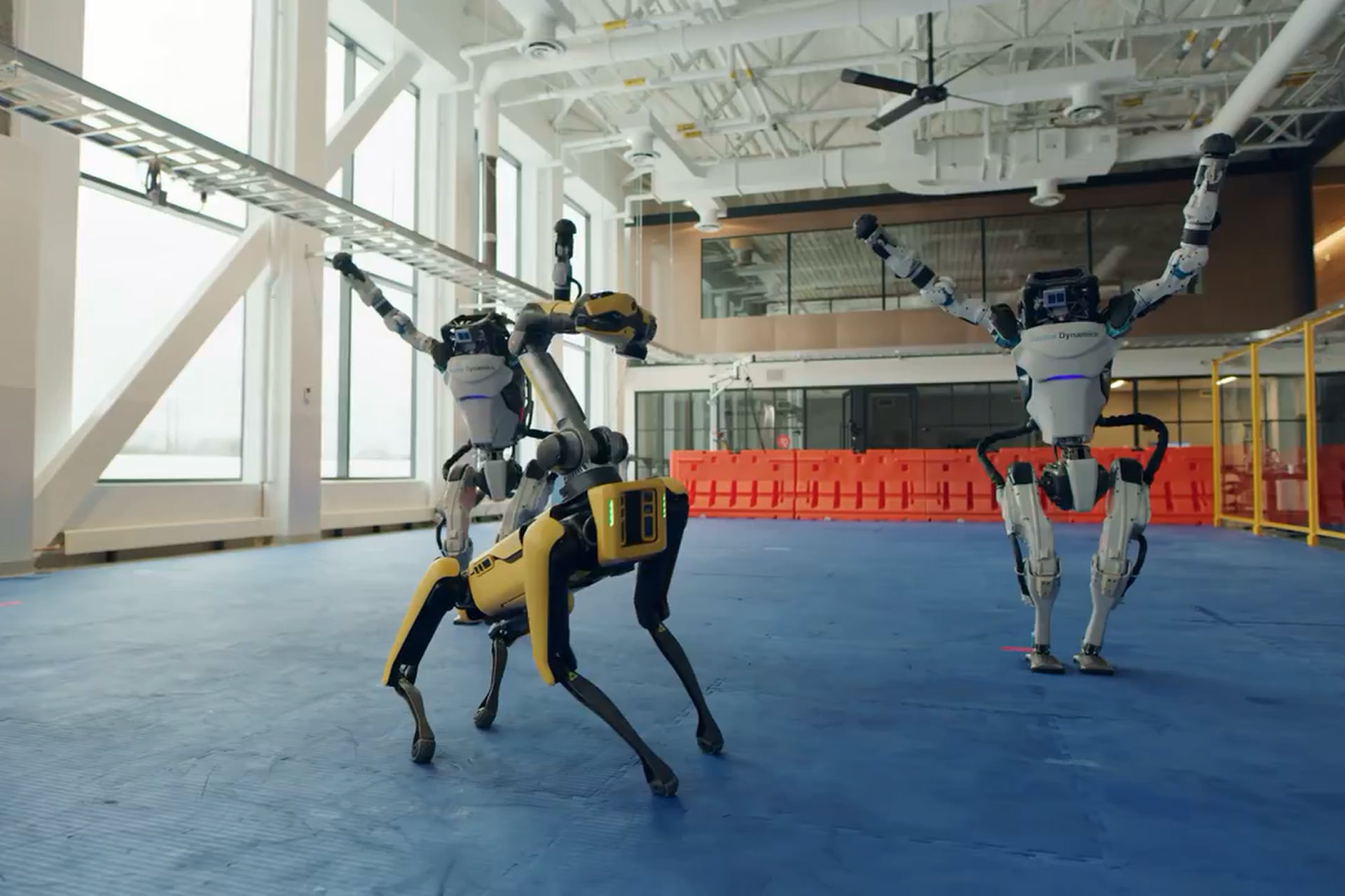بوستون داینامیکس ویدئویی از رقصیدن ربات های اطلس و اسپات منتشر کرد