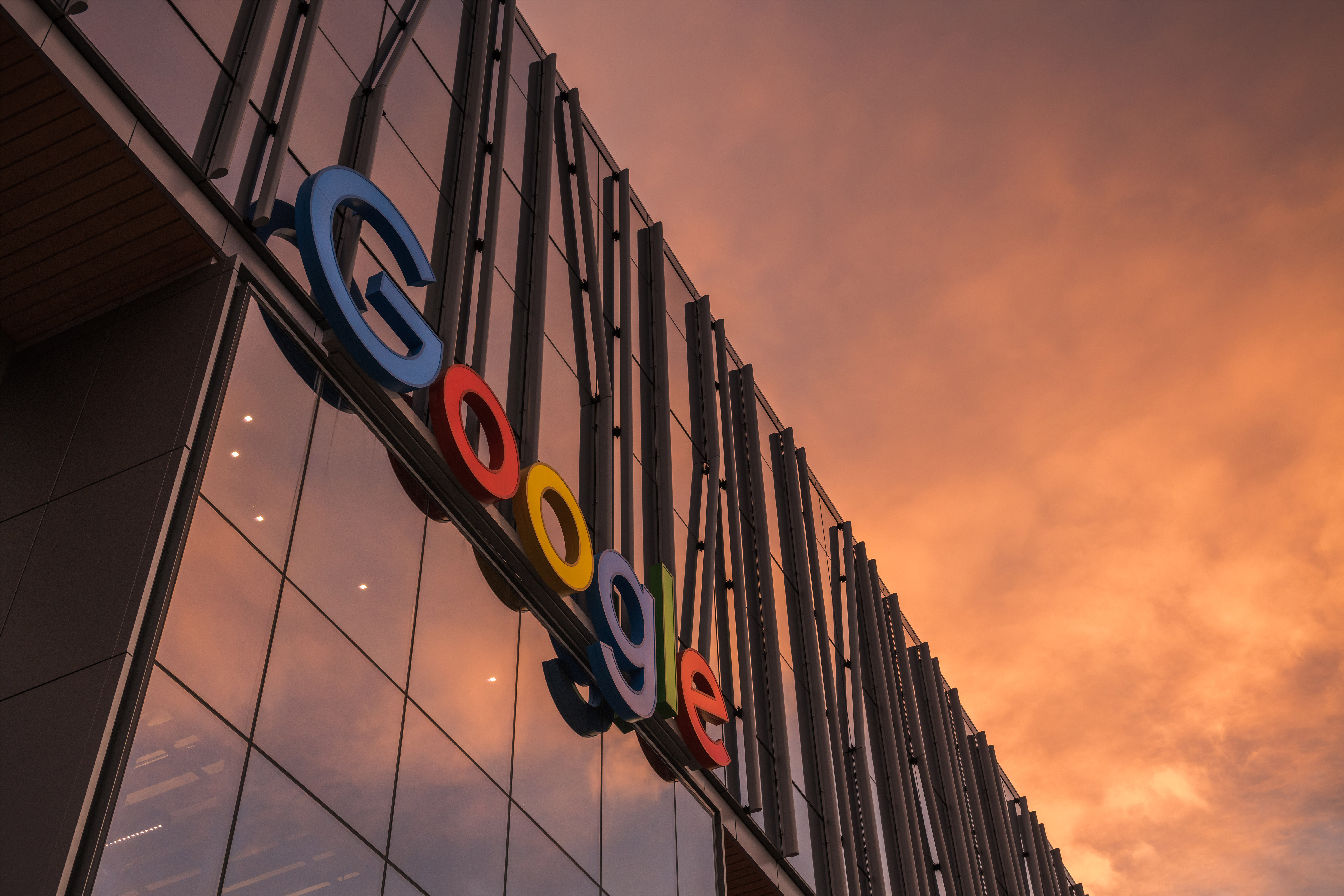 انجمن NLRB آمریکا از گوگل به ‌اتهام جاسوسی از کارمندان شکایت کرد