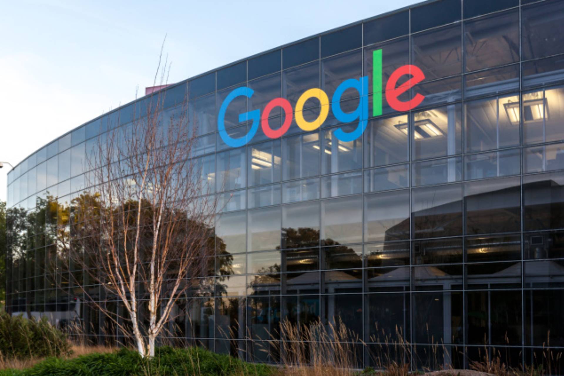 گوگل با وجود افزایش درآمد در سه‌ماهه دوم ۲۰۲۲، با کاهش سوددهی مواجه شده است