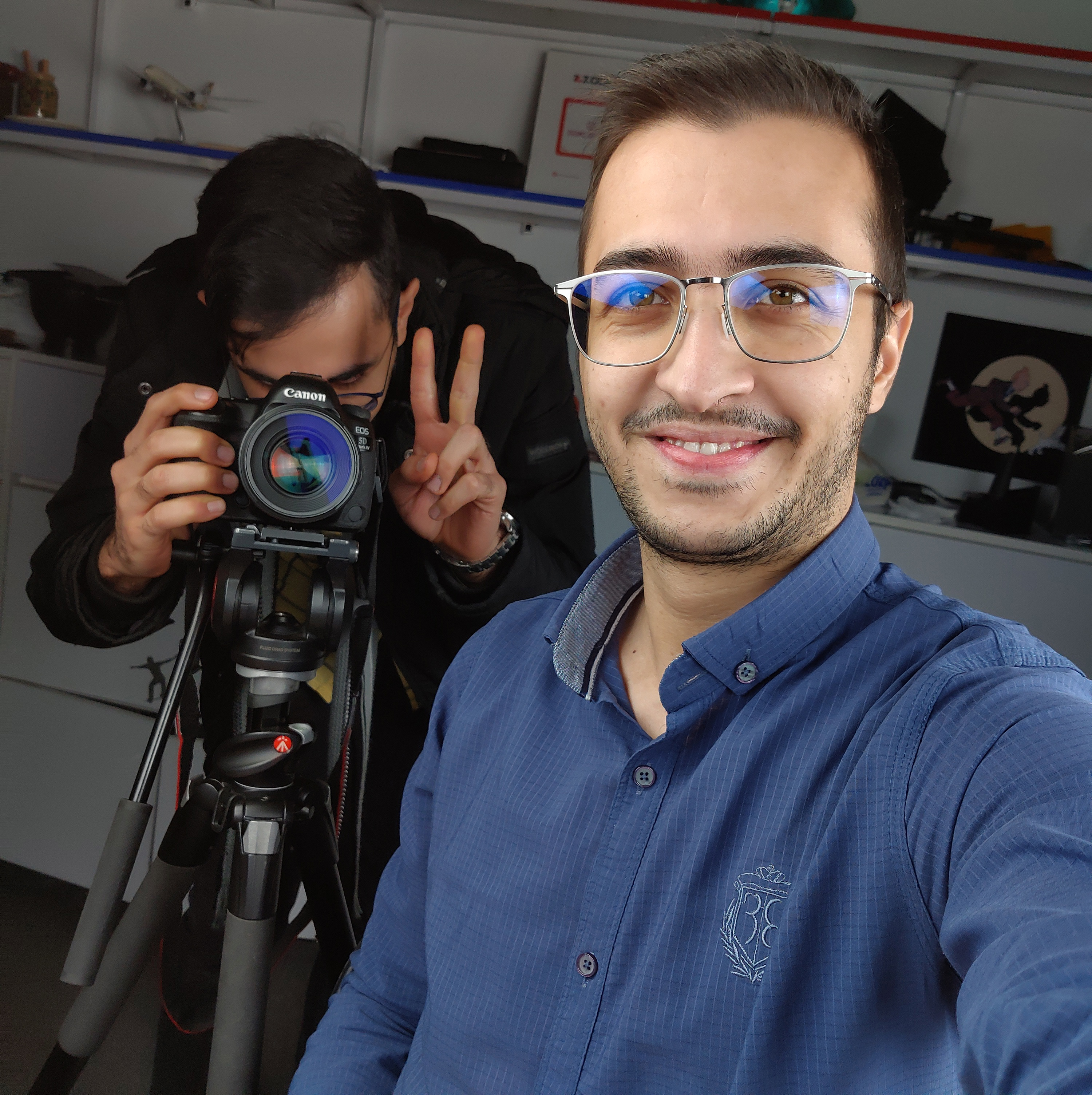 عکس سلفی با دوربین اصلی ریزر ۲۰۲۰ در استودیو زومیت - صدرا مخملی و کیوان هندی