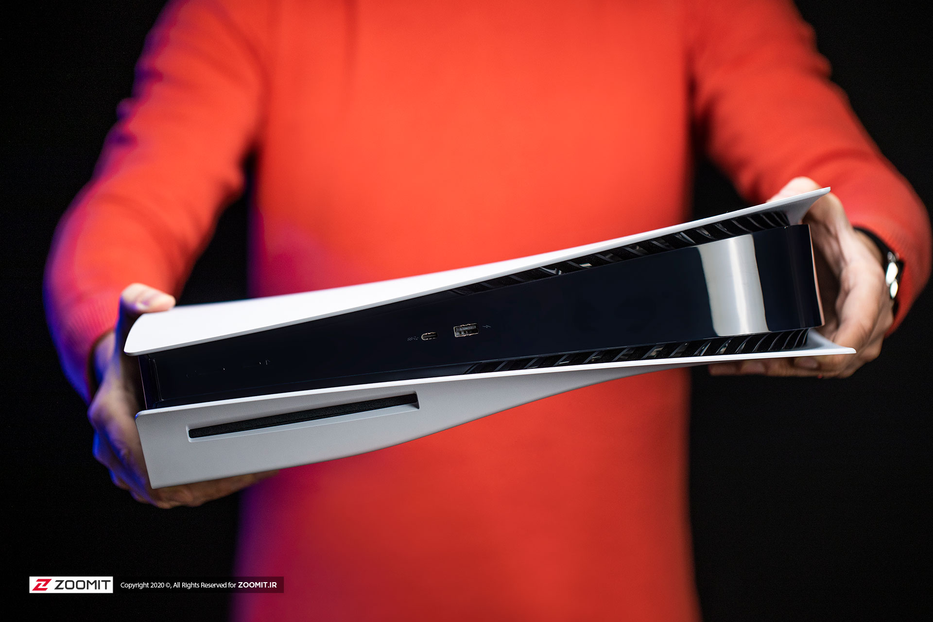 ابعاد PS5 پلی استیشن 5 سونی در دست