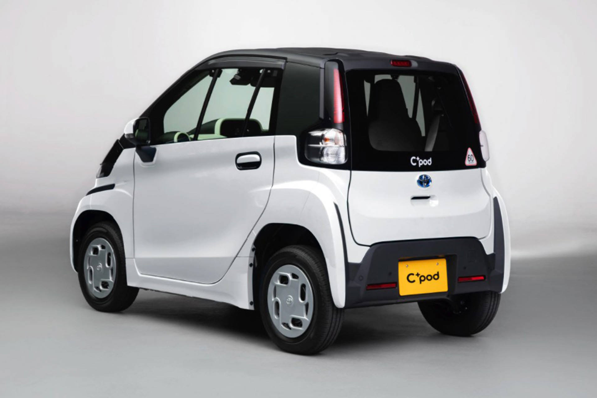 نمای عقب خودروی الکتریکی تویوتا سی پلاس پاد / Toyota C+pod Electric Car