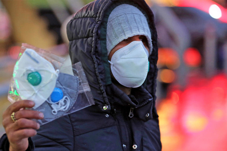 از گرانی و نایاب شدن ماسک و موادضدعفونی‌کننده تا توزیع آن توسط وزارت بهداشت