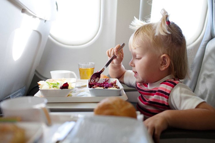 الی گشت؛ در هواپیما چگونه با کودک خود رفتار کنیم؟