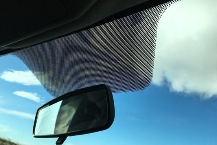 نقطه‌های سیاه روی شیشه خودرو چیست و چه کاربردی دارد؟