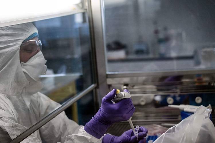 اجرای بیش از ۸۰ کارآزمایی بالینی به‌منظور یافتن درمانی برای عفونت ویروس کرونا
