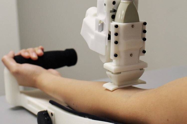 ساخت رباتی برای خون‌گیری از بیماران که دقت بالایی دارد