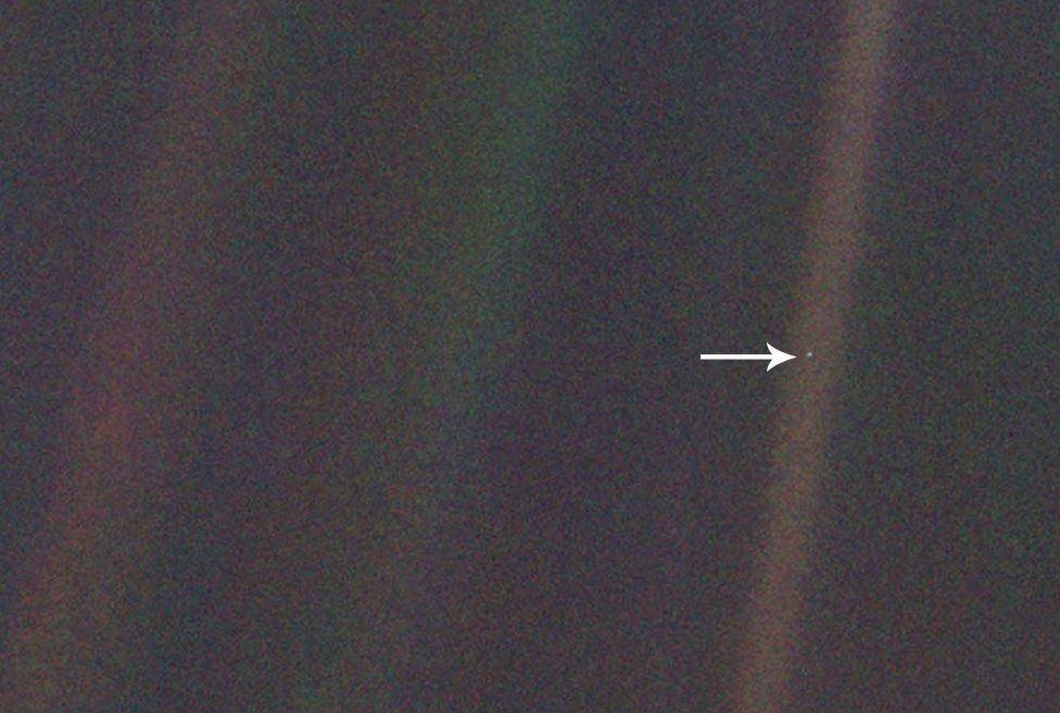 Pale Blue Dot / نقطه آبی کمرنگ