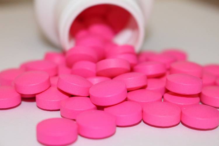 سازمان جهانی بهداشت اجتناب‌ از مصرف ایبوپروفن را برای درمان علائم کووید ۱۹ توصیه نمی‌کند [به‌روزرسانی]