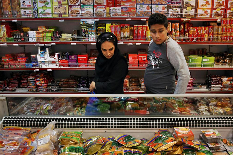 بیمارستان‌ها، پمپ‌بنزین‌ها و سوپرمارکت‌ها سه مرکز مهم پخش ویروس کرونا در ایران هستند