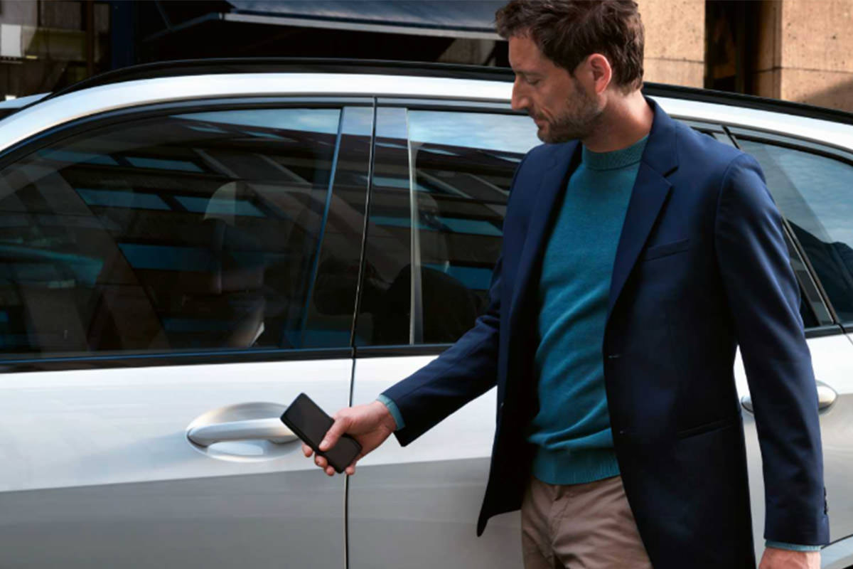 همکاری اپل با بی ام و برای طراحی کلید دیجیتال CarKey در گوشی آیفون