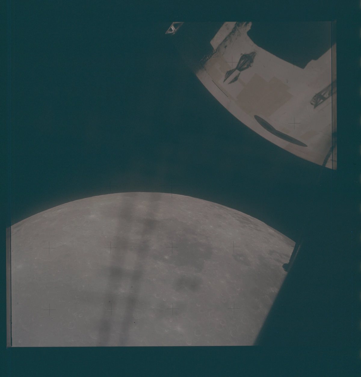 نمای ماه از فضاپیمای آپولو 13
