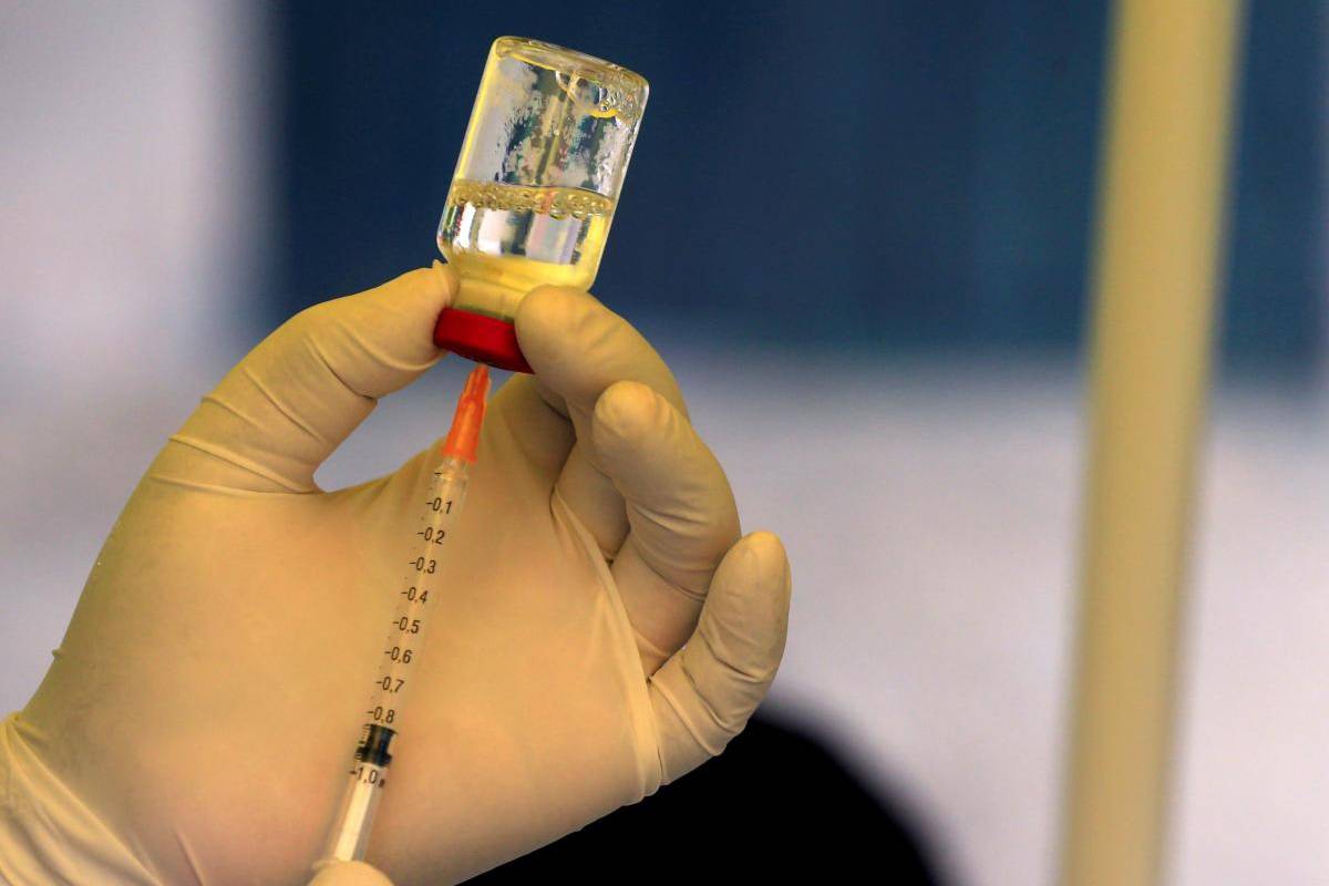 ستاد کرونا: مردم می‌توانند با پرداخت هزینه زودتر واکسن کرونا دریافت کنند