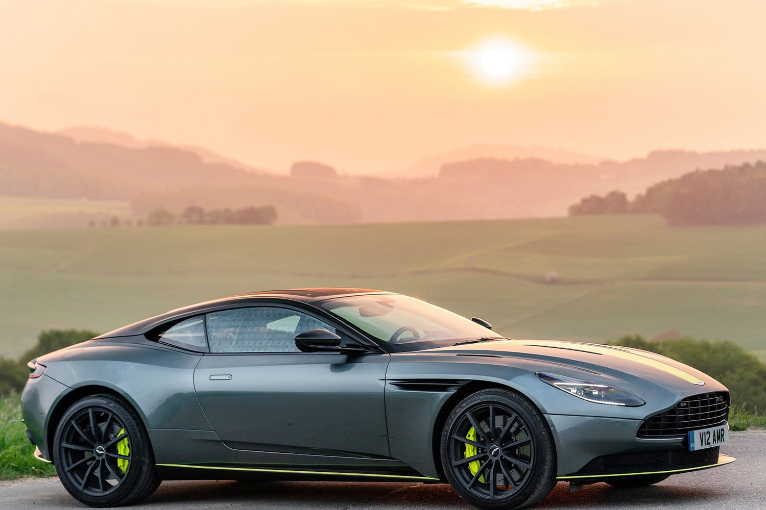 Aston martin db11 2022