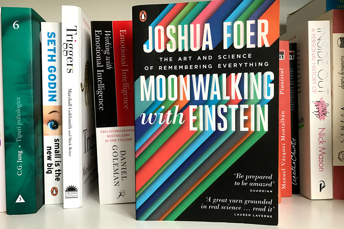 معرفی کتاب «قدم‌زدن روی ماه با اینشتین» اثر جاشوا فوئر