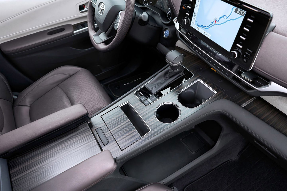 2021 Toyota Sienna minivan / مینی ون تویوتا سیه نا 2021