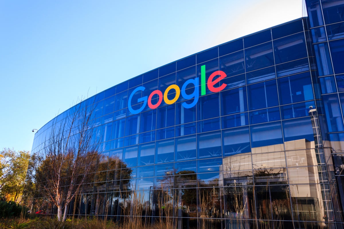 گوگل مدیر ارشد ناراضی اپل از سیاست بازگشت به محیط کار را به استخدام واحد AI درآورد