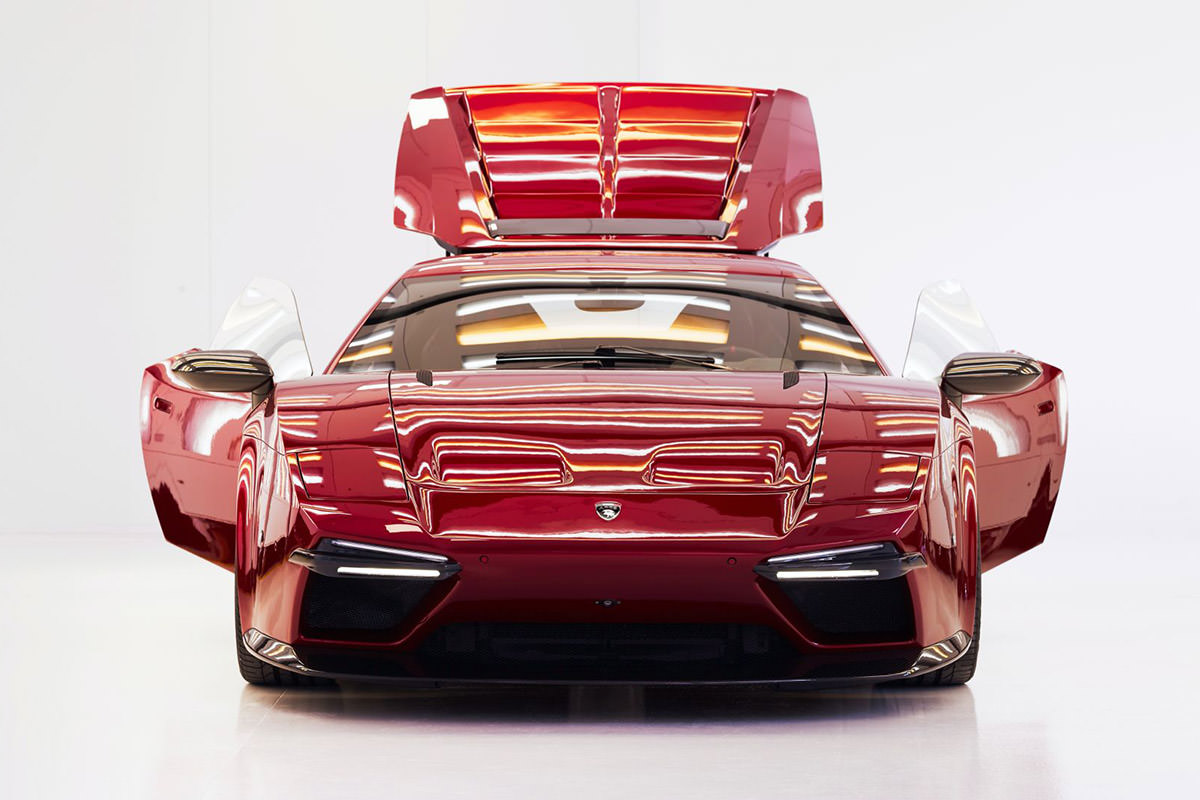 نمای جلو سوپراسپرت / supercar پانتر پروجتویونو / Panther ProgettoUno قرمز رنگ