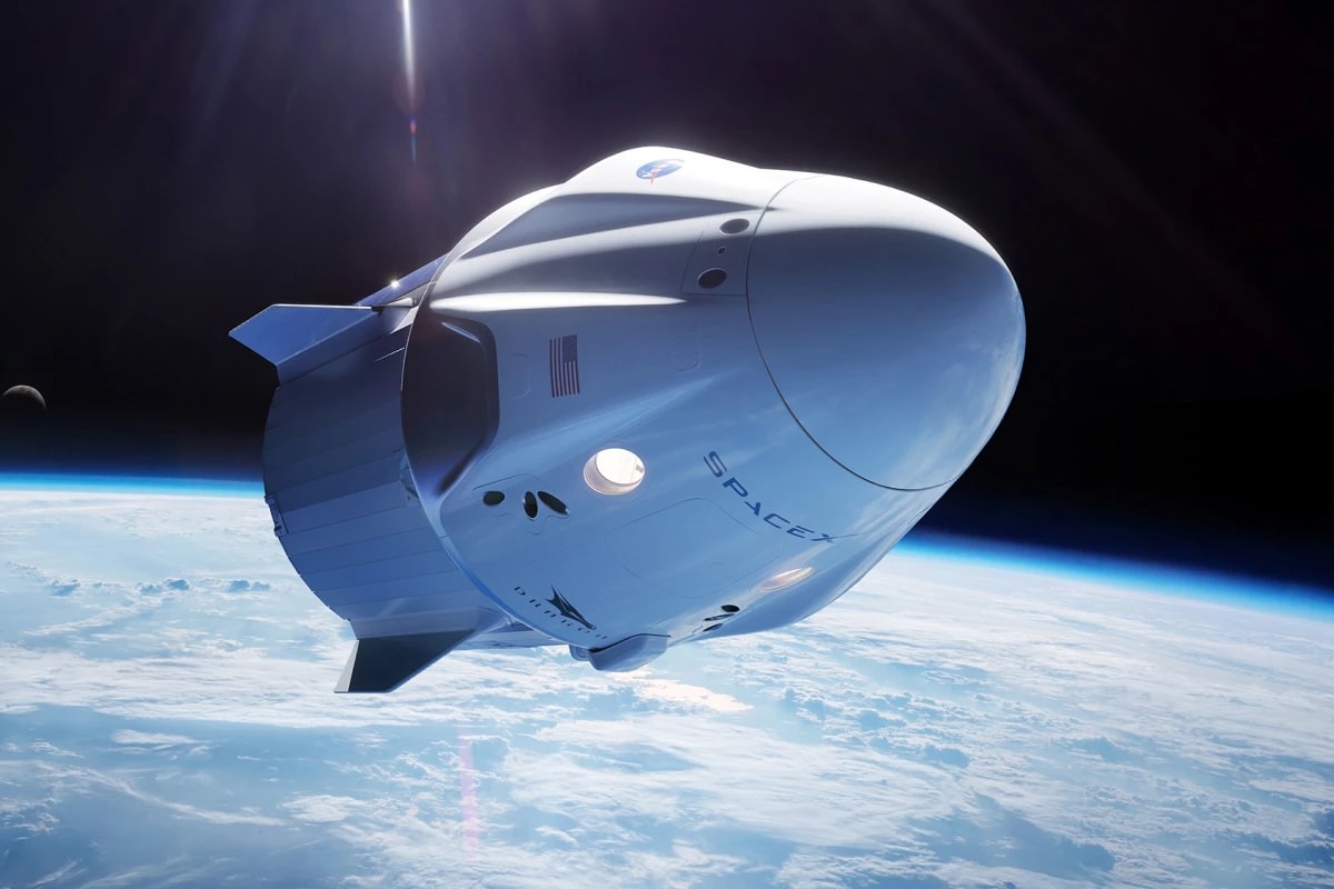 آیا فضاپیمای دراگون اسپیس ایکس می‌تواند فضانوردان را به ماه ببرد؟