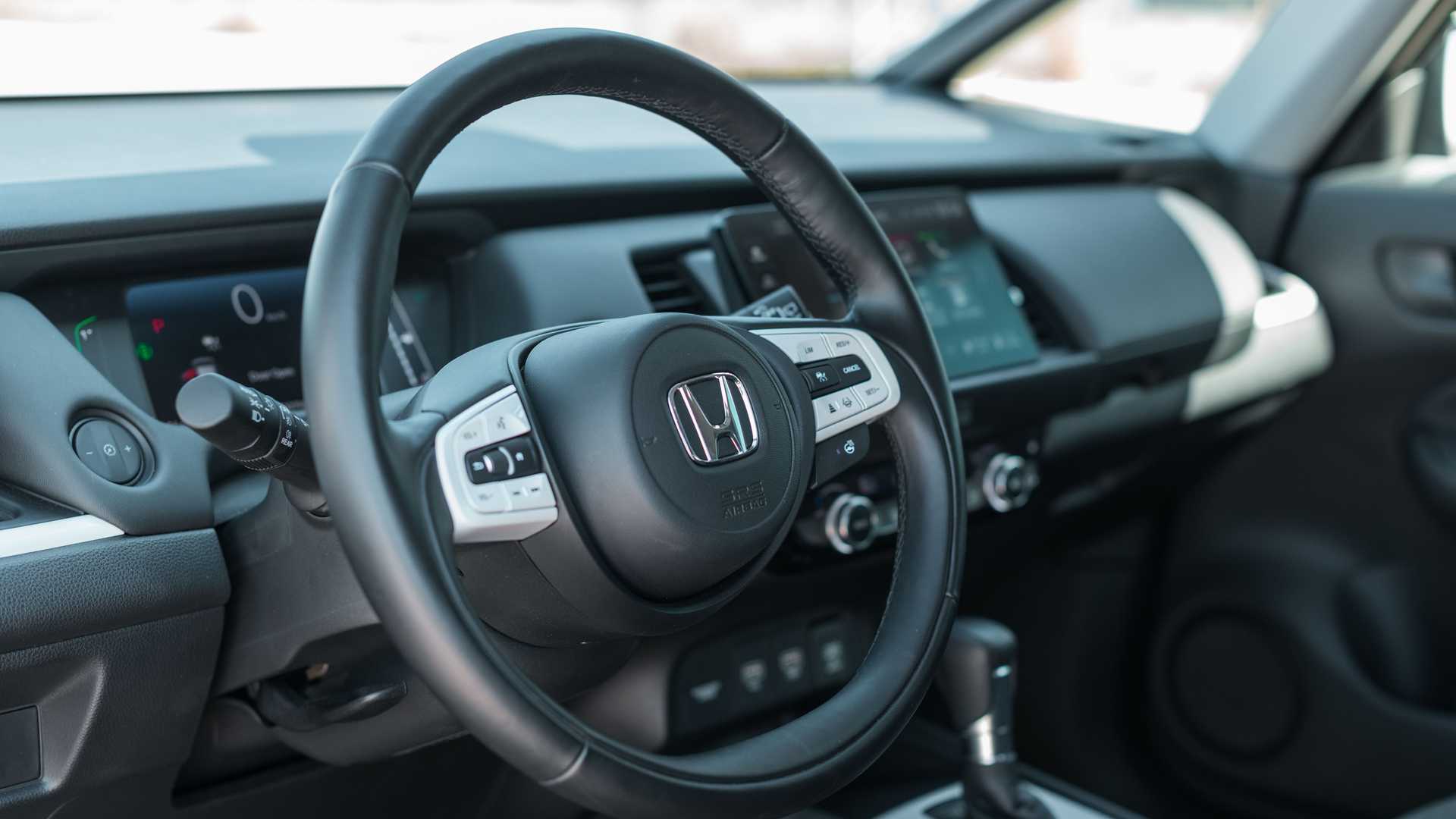 نمای فرمان و داشبورد خودروی هیبریدی / Hybrid car هوندا جاز فیت / 2020 Honda Jazz (Fit) e:HEV 