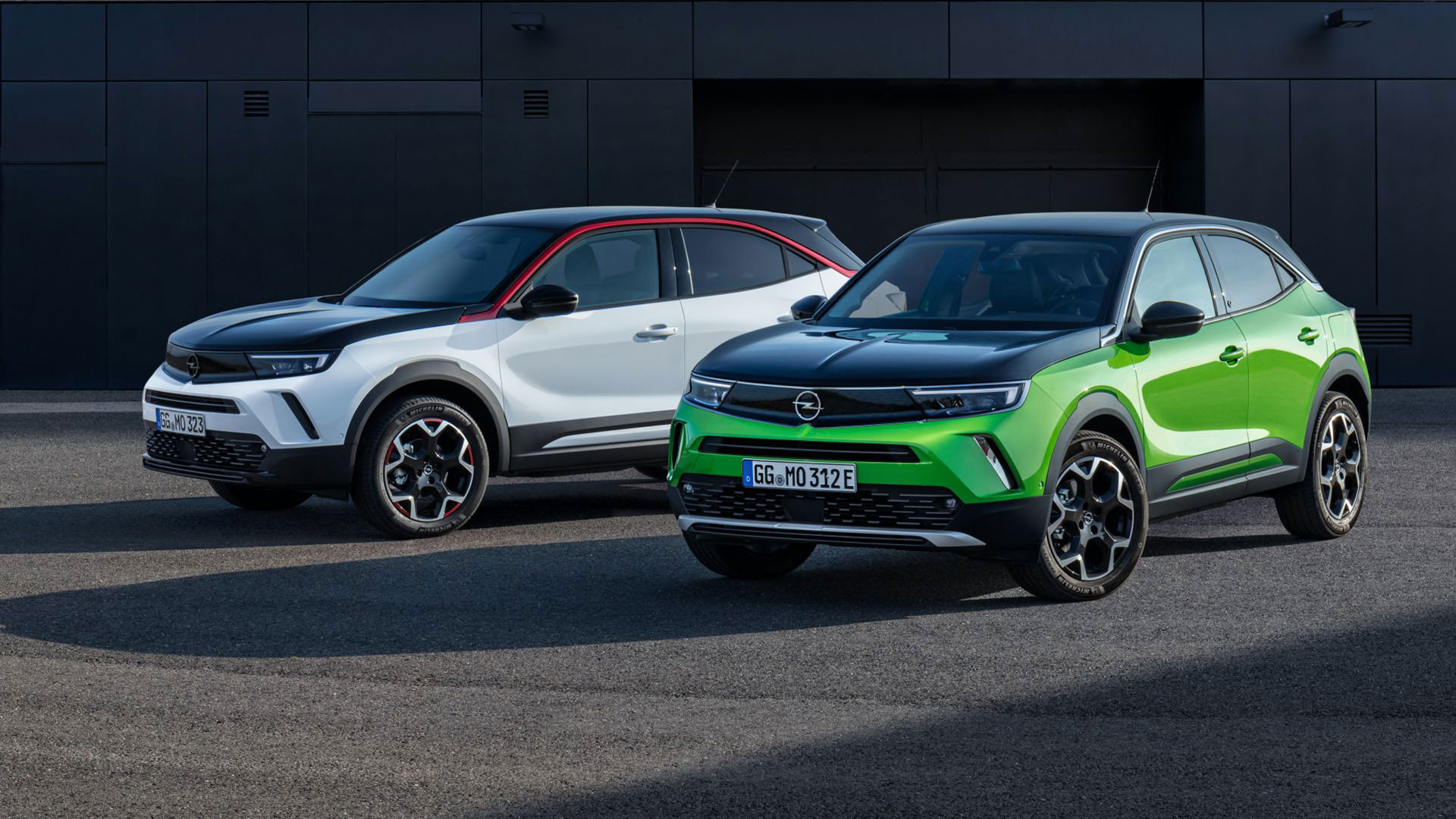 کراس اور کامپکت اوپل موکا 2021 / Opel Mokka با طرح دو رنگ سفید و مشکی و سبز و مشکی