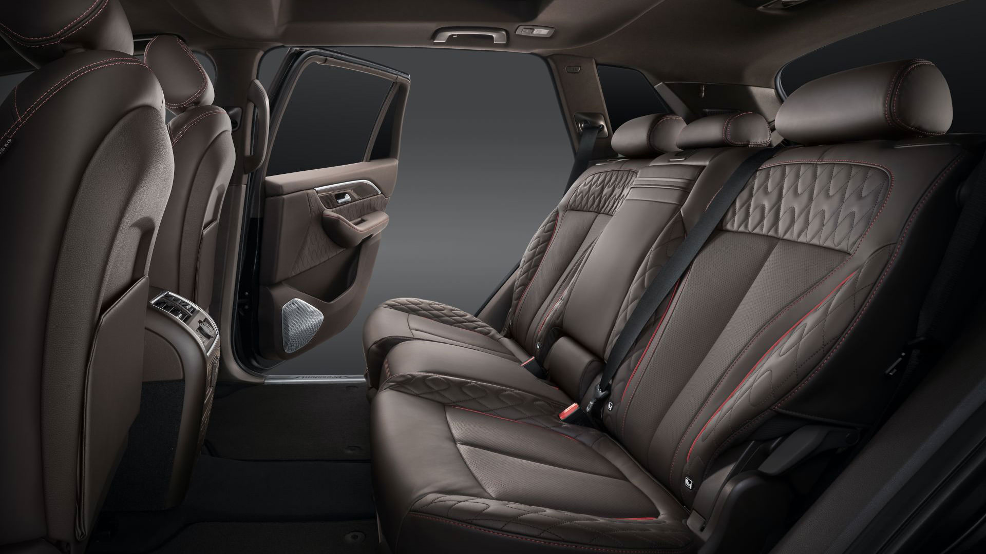 نمای صندلی های عقب شاسی بلند لوکس وین فست پرزیدنت / VinFast President Luxury SUV 