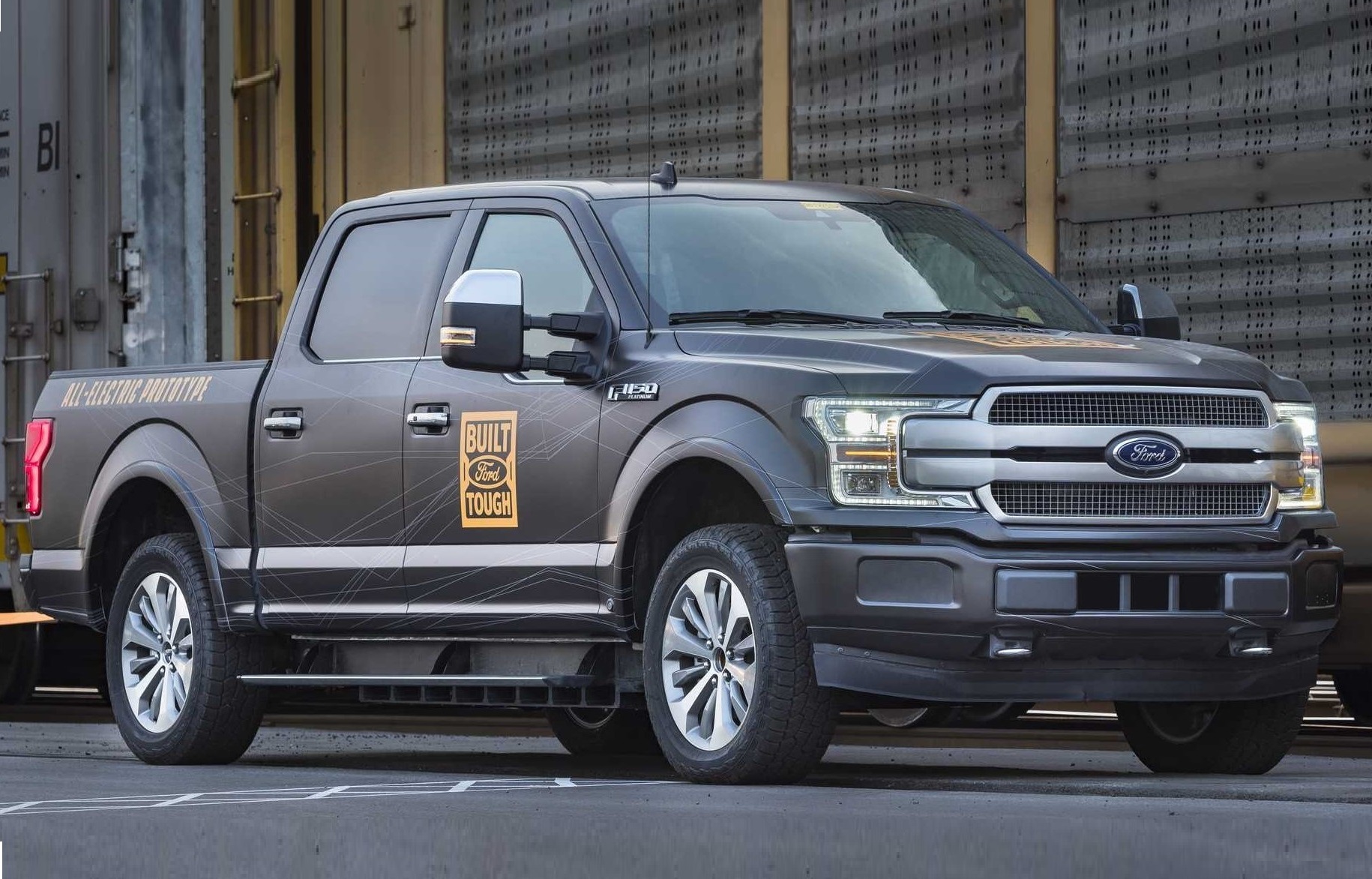 پیش‌نمایش فورد F-150 با پیشرانه تمام برقی