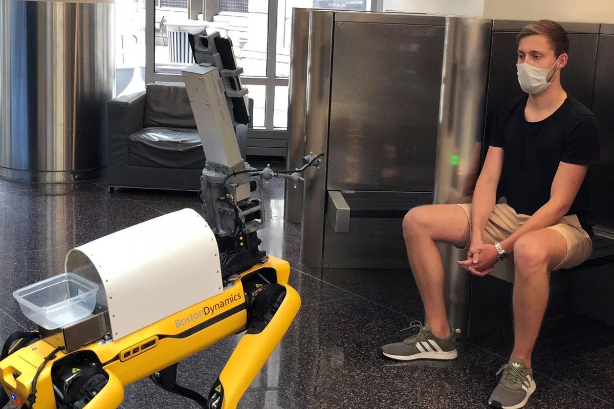 ربات Spot بوستون داینامیکس از کادر درمانی در برابر بیماری کووید 19 محافظت می‌کند