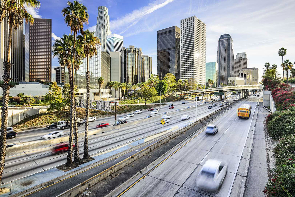 فروش خودروهای احتراقی در کالیفرنیا از سال ۲۰۳۵ ممنوع خواهد بود