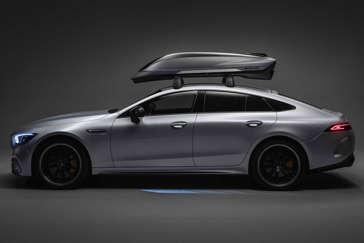 نمای جانبی خودرو مرسدس بنز / Mercedes Benz خاکستری رنگ مجهز به باربند سقفی AMG