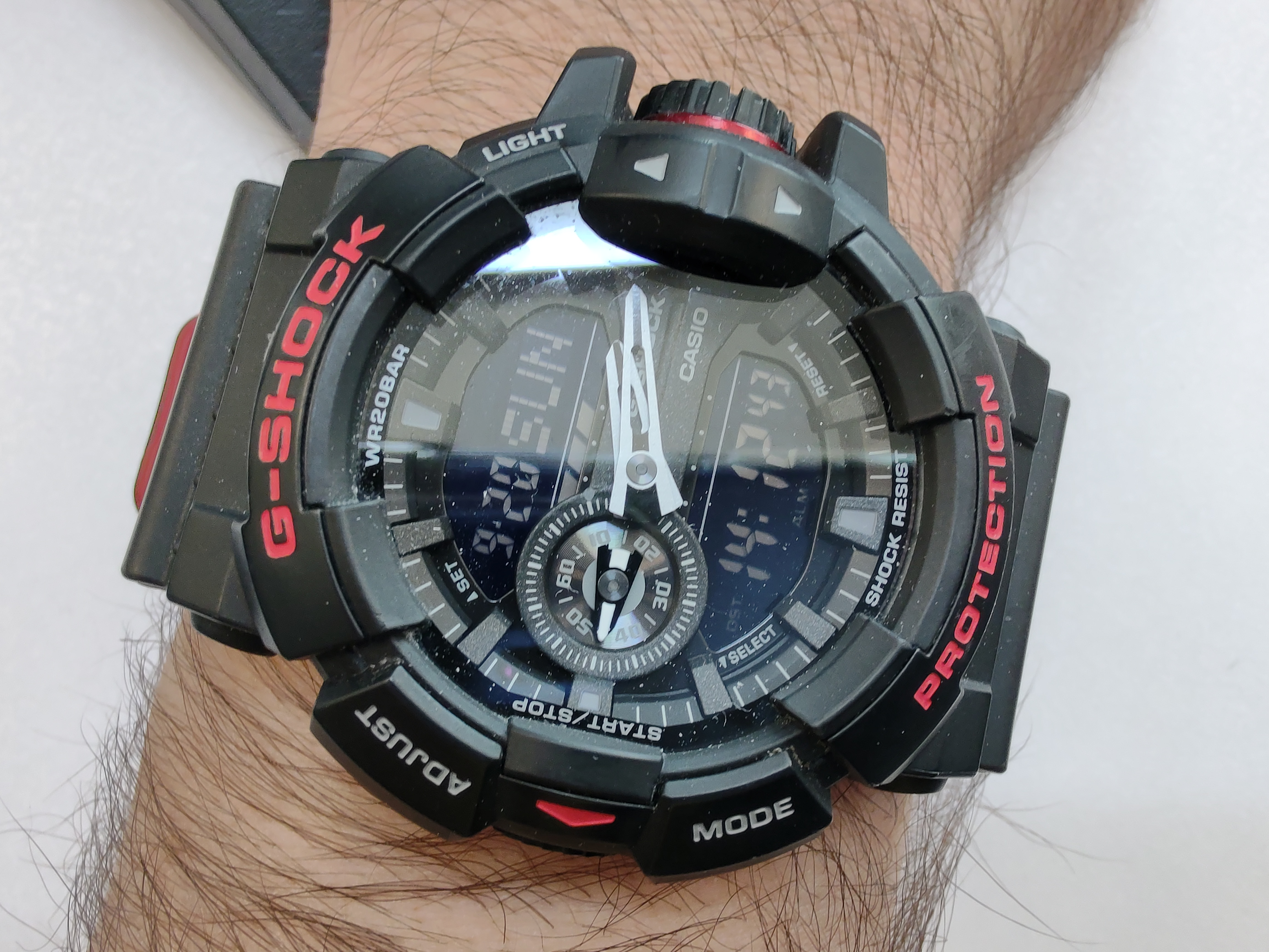 نمونه عکس ماکرو دوربین اولتراواید موتورولا اج پلاس  - ساعت مچی G-Shock