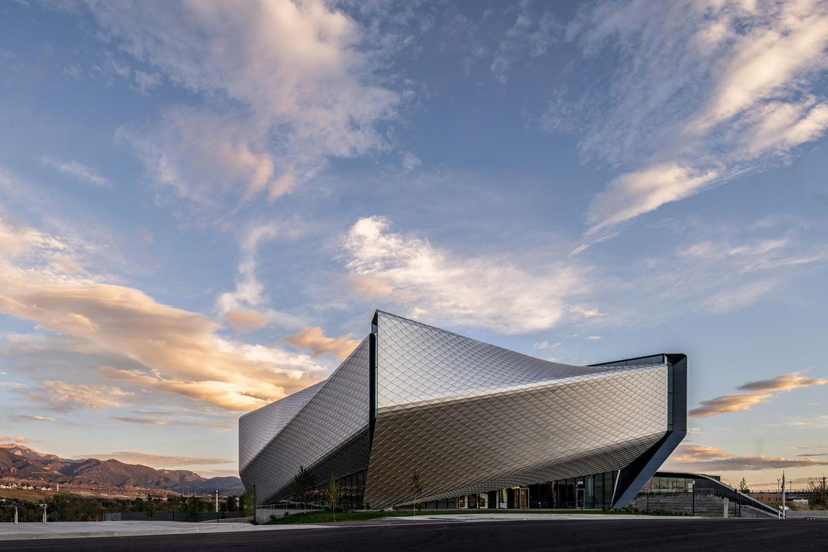موزه‌ المپیک و پارالمپیک آمریکا؛ سازه ای منحصربه‌فرد با نمایی زیبا از جنس رقص نور 