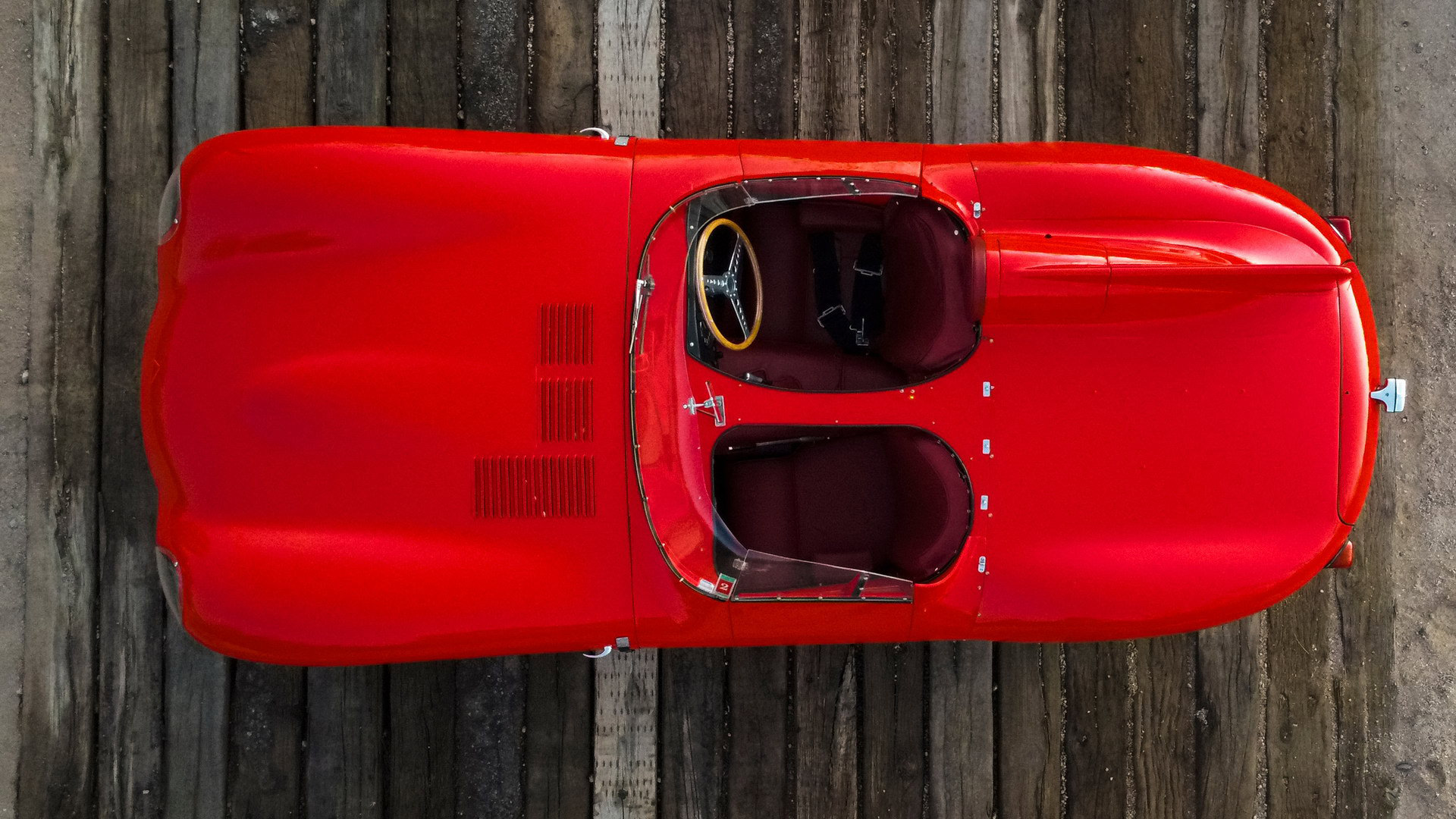 نمای صندلی های خودرو جگوار دی تایپ کلاسیک مدل 1955 / 1955 Jaguar D-Type قرمز رنگ