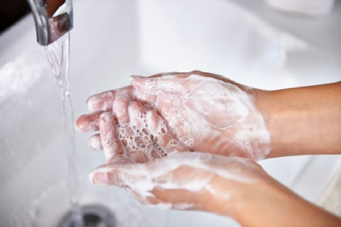 شستن دست با آب و صابون