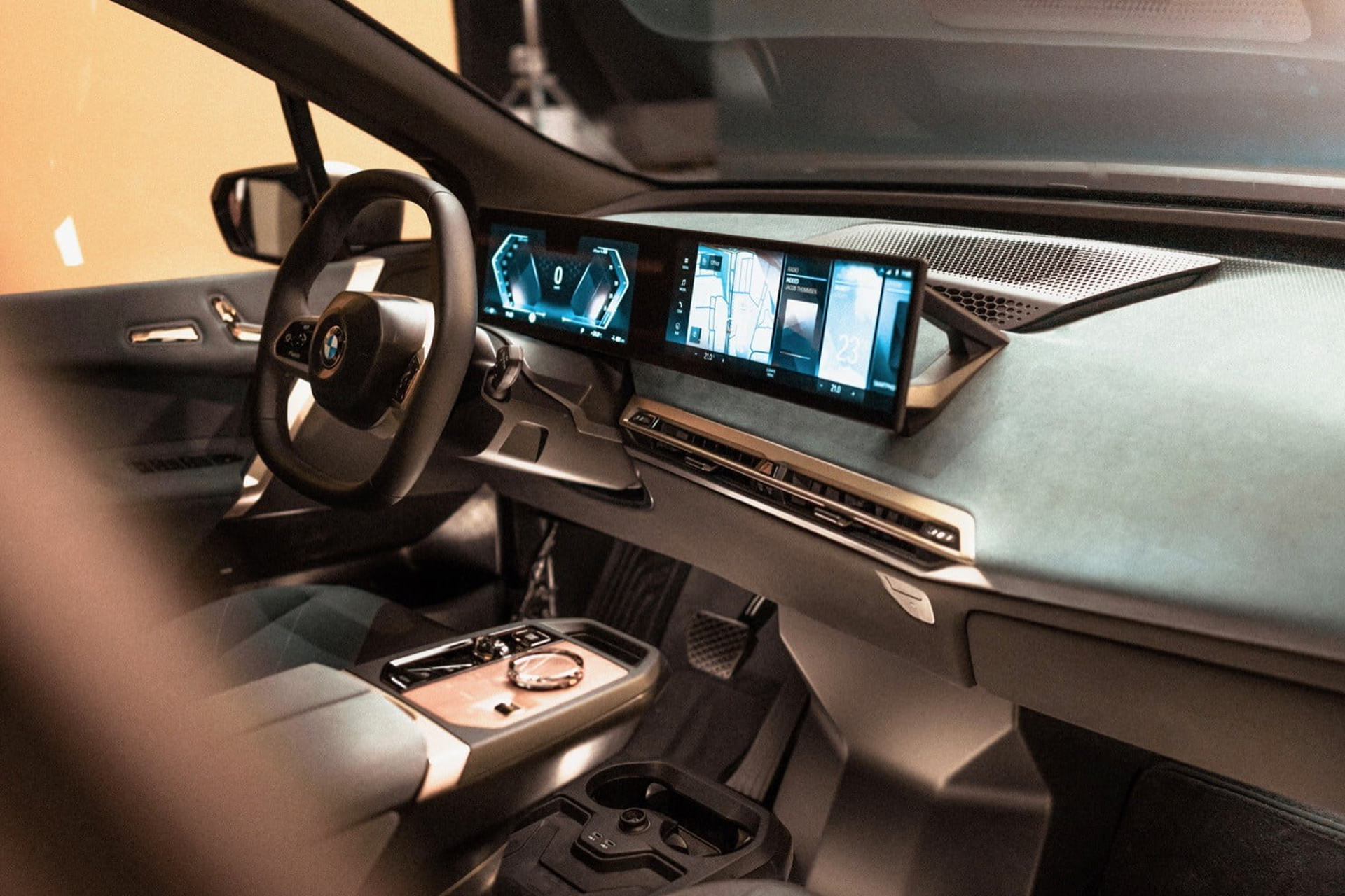فضای داخلی خودرو BMW iX با نسل بعد آی درایو بی ام و / BMW iDrive