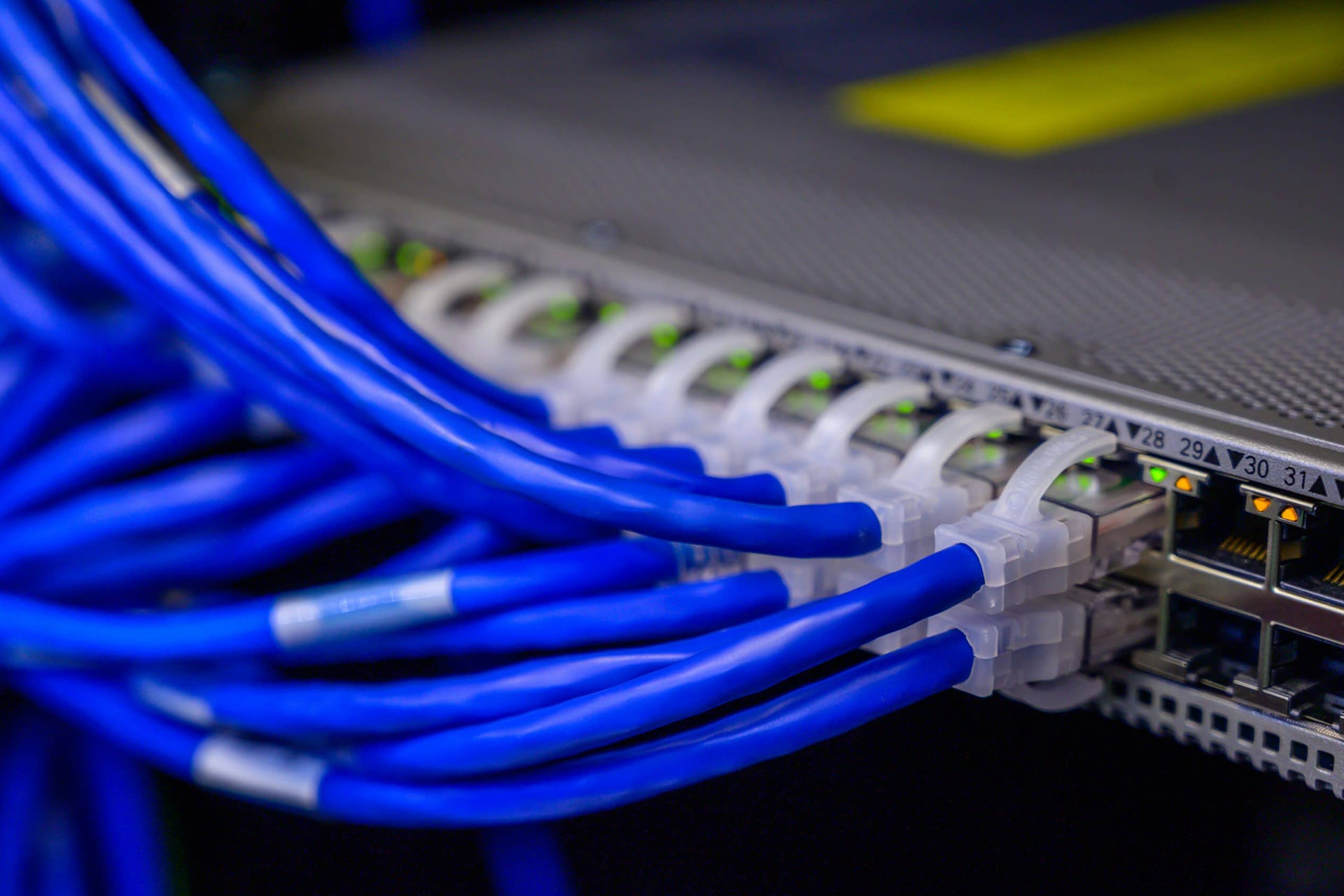 پهنای باند اینترنت زیرساخت ۲۵ درصد ارزان شد؛ تعرفه اینترنت ارزان نمی‌شود