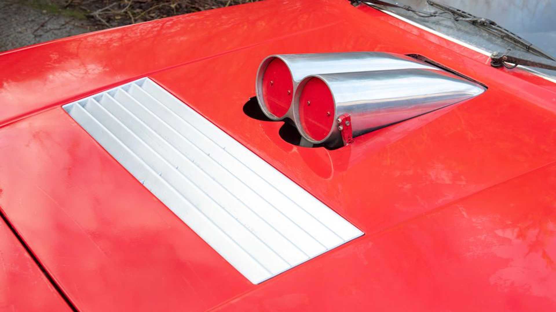 نمای کاپوت وانت پیکاپ فراری اف 412 / Ferrari F412 pickup truck قرمز رنگ