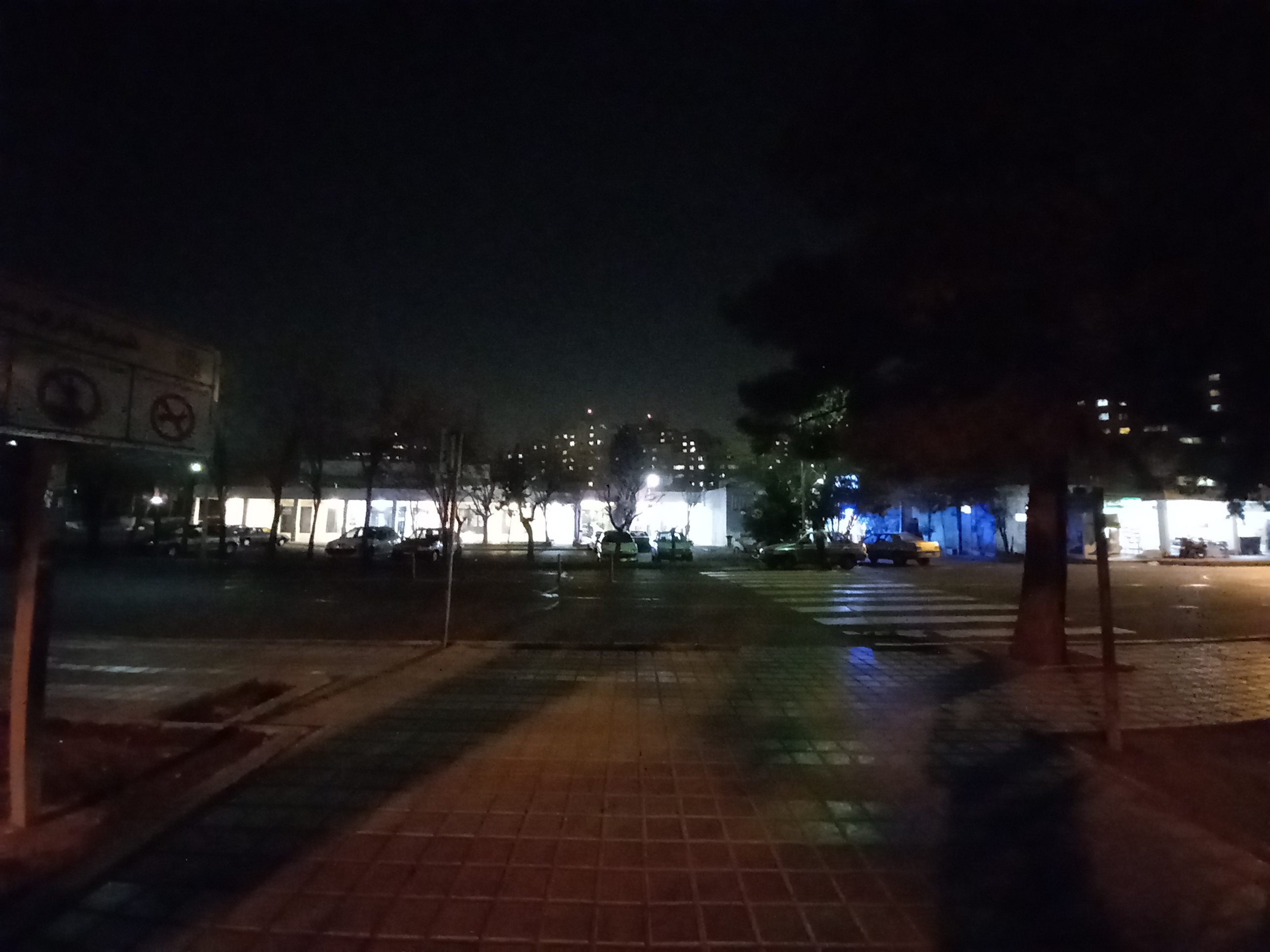 نمونه عکس دوربین فوق‌عریض گلکسی A12 سامسونگ در تاریکی شب - پاساژ گل مریم شهرک آپادانا
