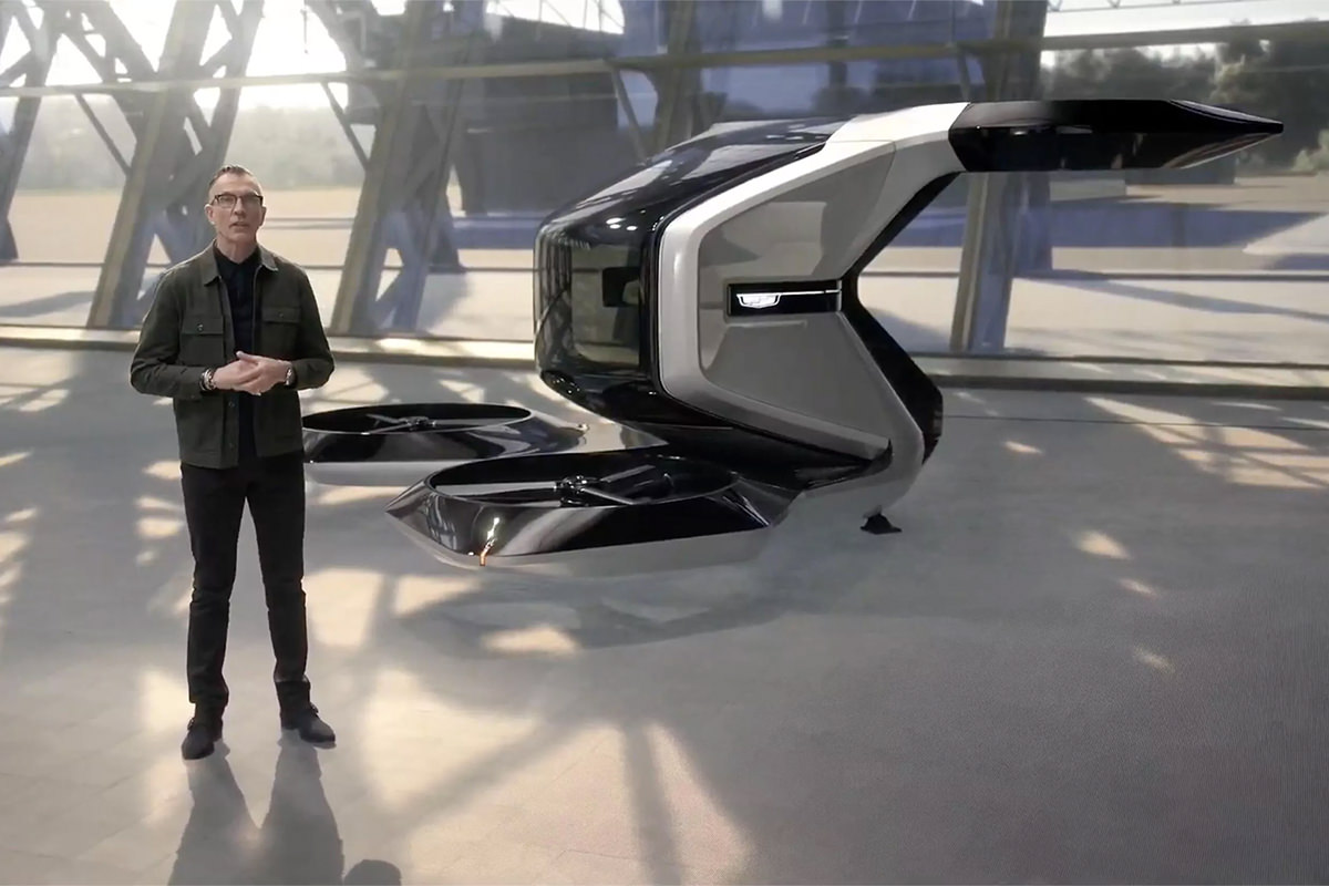 مدیر جنرال موتورز درحال رونمایی مدل مفهومی تاکسی پرنده