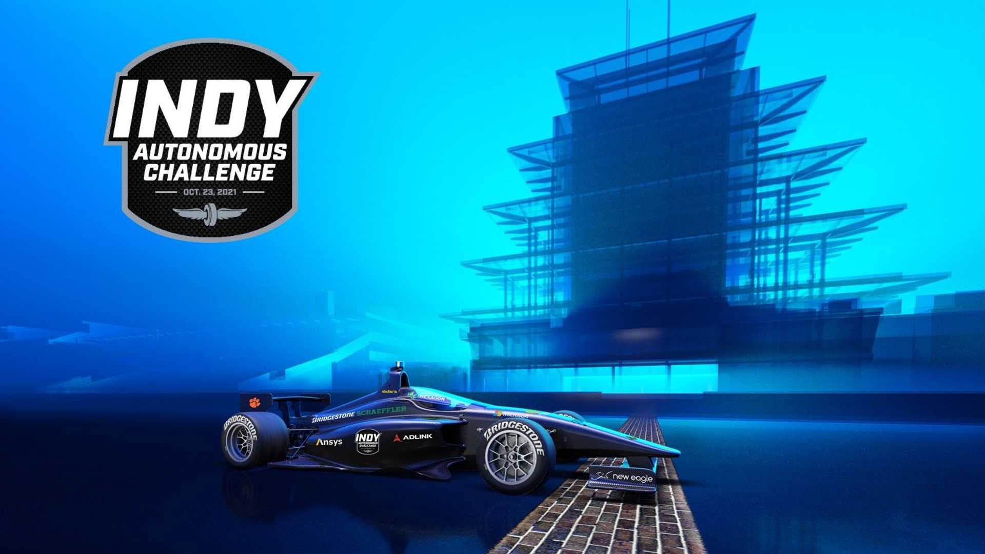 نمای جانبی خودرو خودران ایندی کار / IndyCar Autonomous Series در پیست ایندیاناپولیس با زمینه آبی