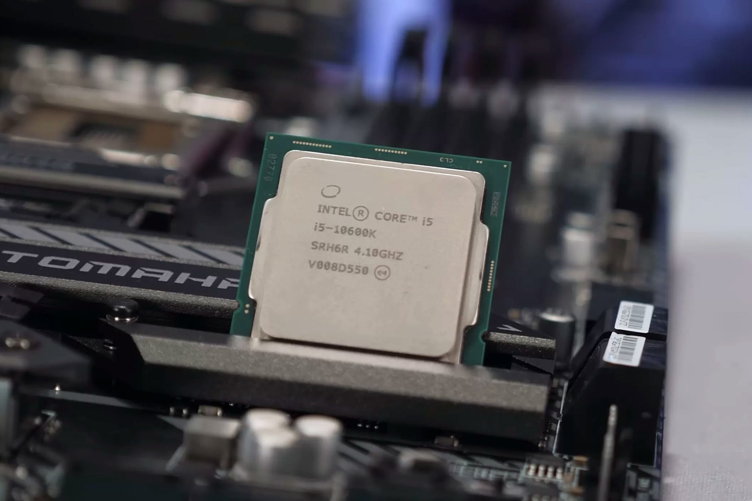 اینتل و AMD با سرمایه‌گذاری در تولید زیرلایه، به مقابله با کمبود تراشه می‌روند