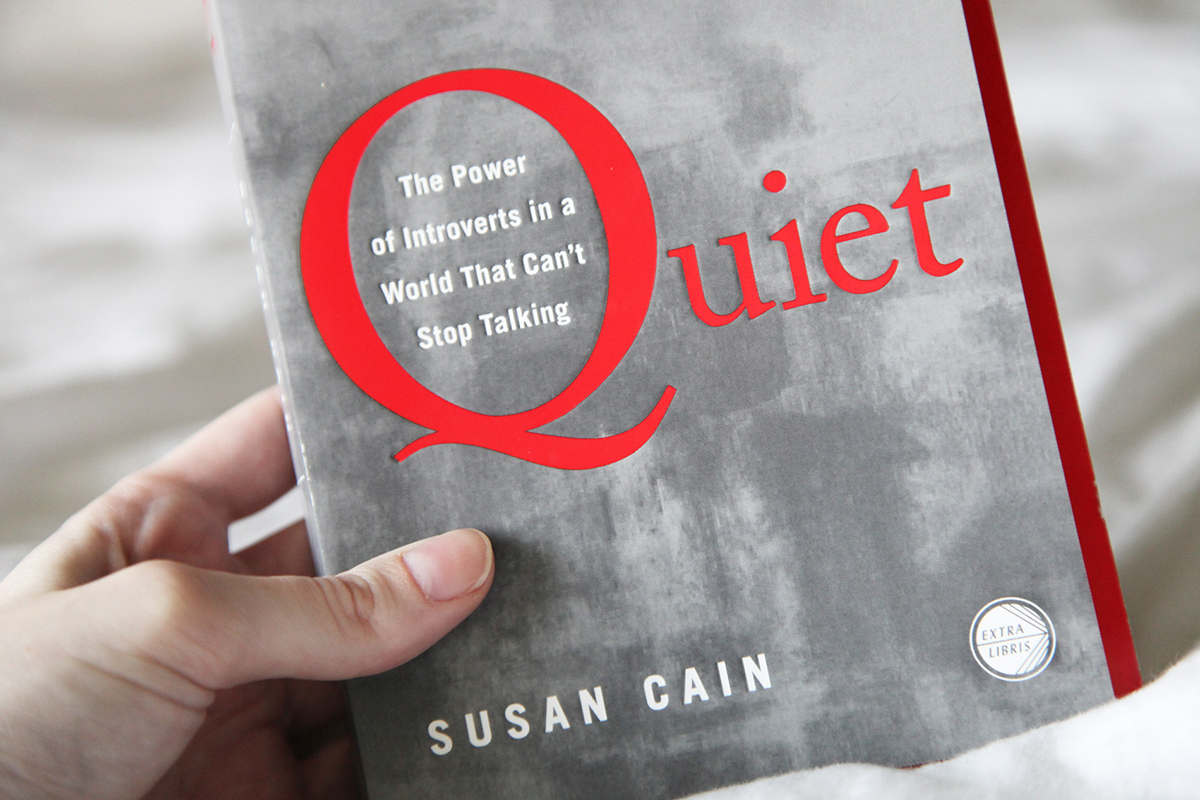 معرفی کتاب قدرت سکوت؛ قدرت درونگراها در جهانی که قادر نیست از سخن گفتن باز ایستد