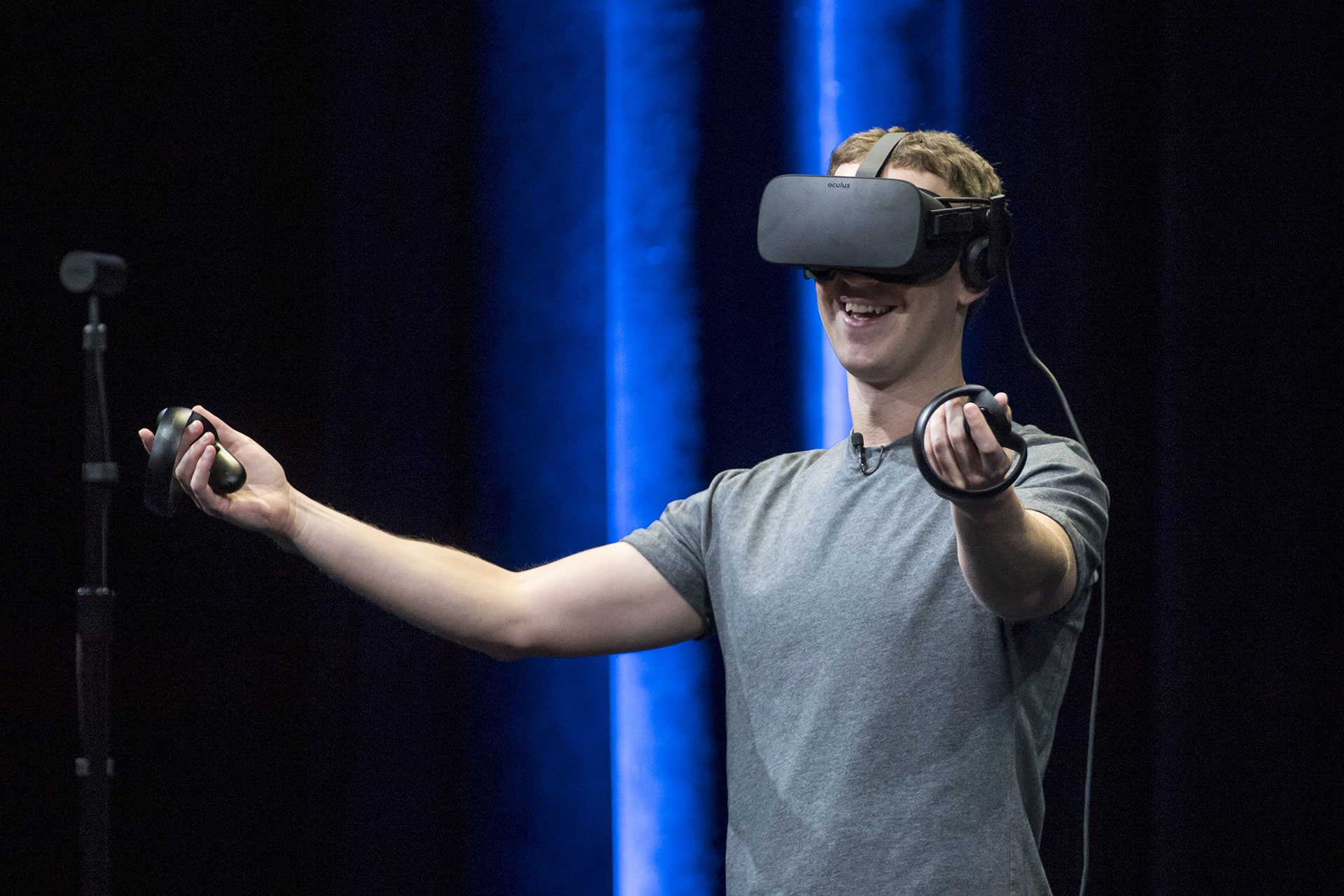 مدیران فیسبوک، سخت‌افزار اولیه VR شرکت