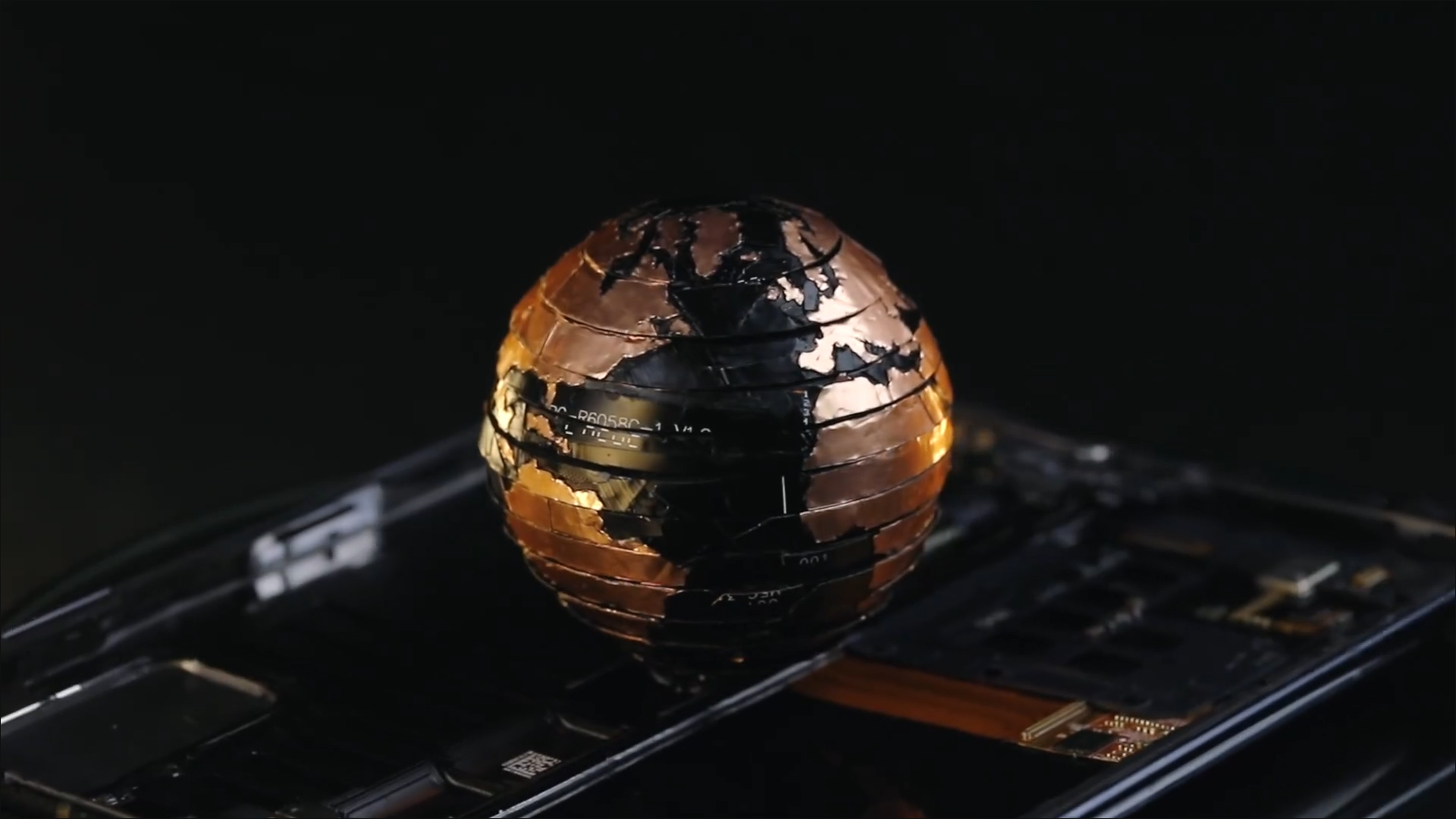 shanghai-model-xiaomi-mi-mix-fold-globe