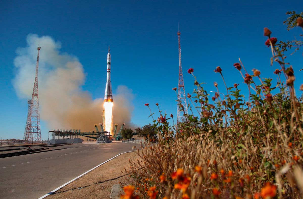 پرتاب موشک سایوز ساخت نخستین فیلم بلند در فضا 